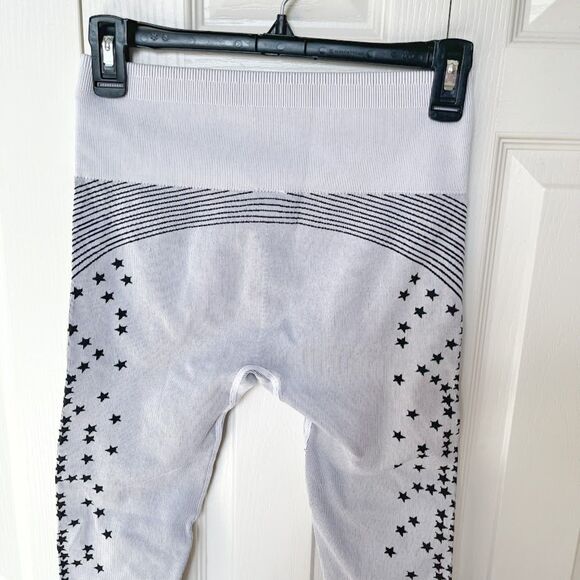 Fabletics High Waisted Seamless Star Second Skin Compression Capri Leggings - Picture 6 of 8